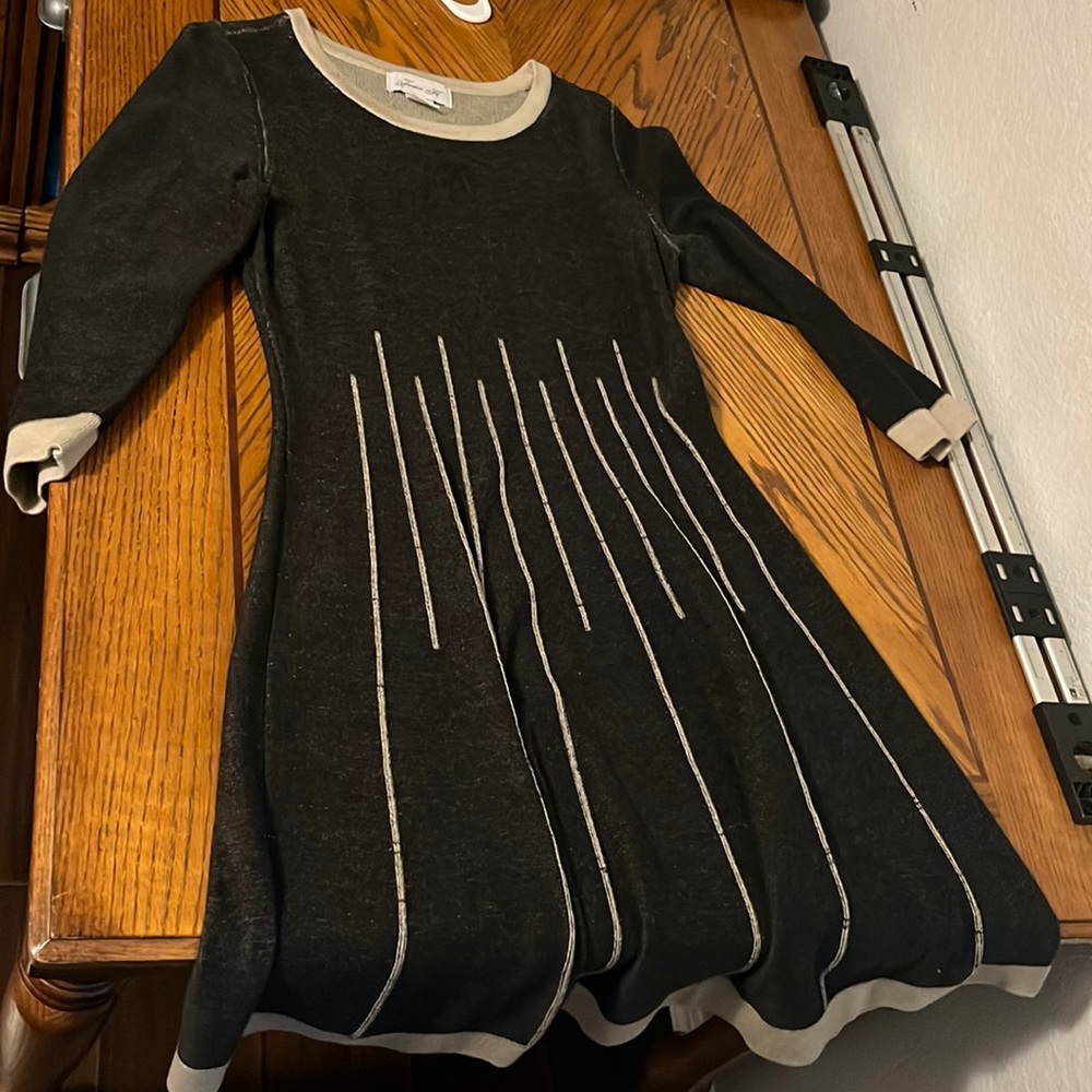Mid sleeve dress